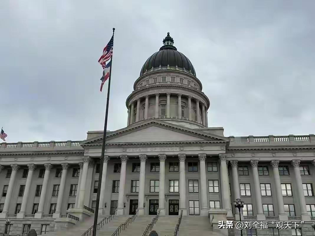 你如何看待特朗普政府借关门大规模永久裁员
2025年10月1日凌晨，华盛顿的钟声