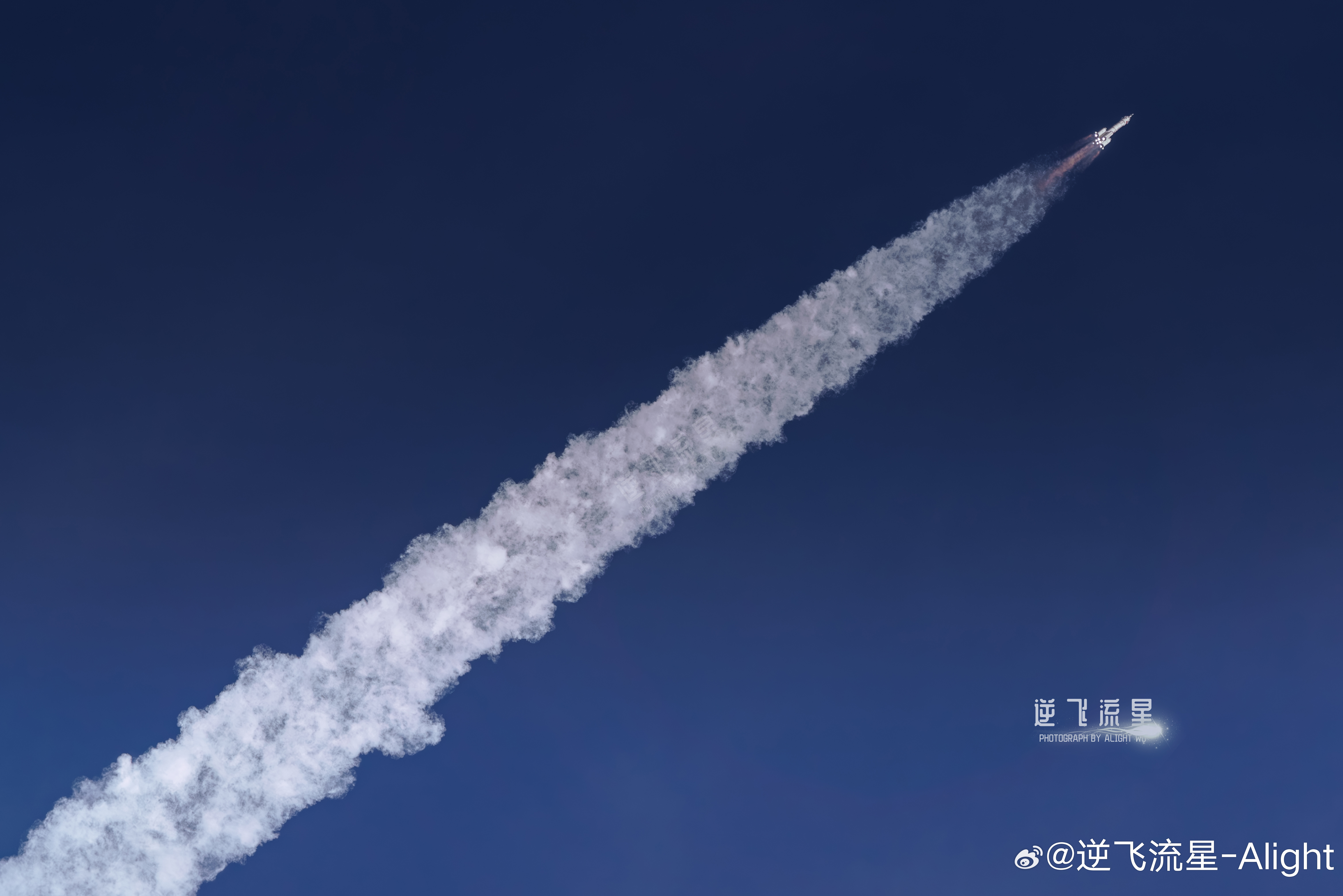 北京时间今天14时44分，神舟二十一号乘组已乘坐神舟二十二号载人飞船撤离中国空间