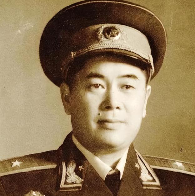 1985年福州军区被撤，司令员江拥辉远赴北京开会，却发现自己并无新任命，回到福建