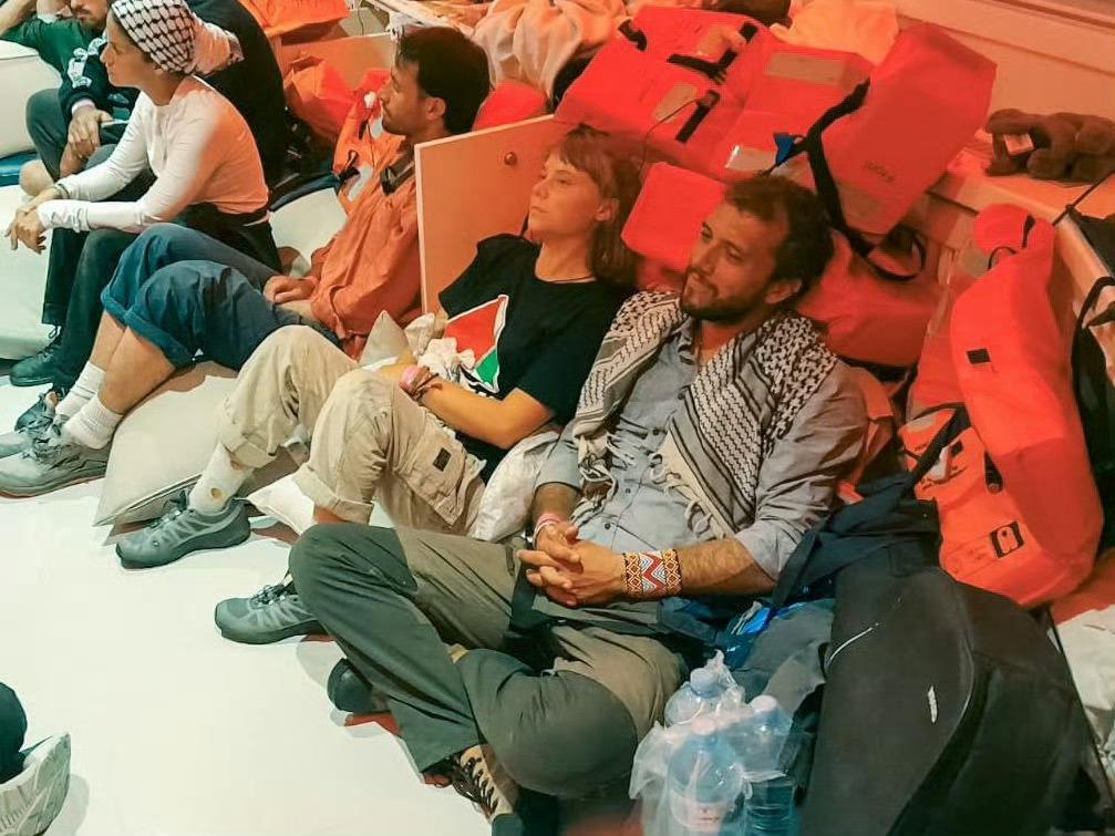因以色列扣押两名与环保少女同行的哥伦比亚公民，哥伦比亚总统宣布制裁以色列。措施包