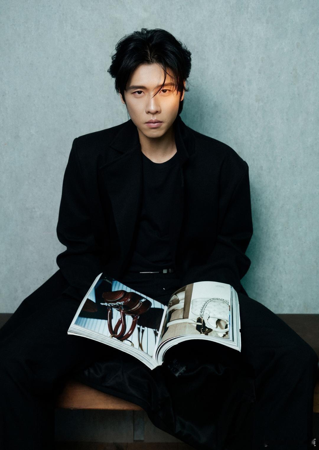 张若昀友情出演低智商犯罪又挖到一个宝藏演员，03年的未来可期，这种反差萌角色最适