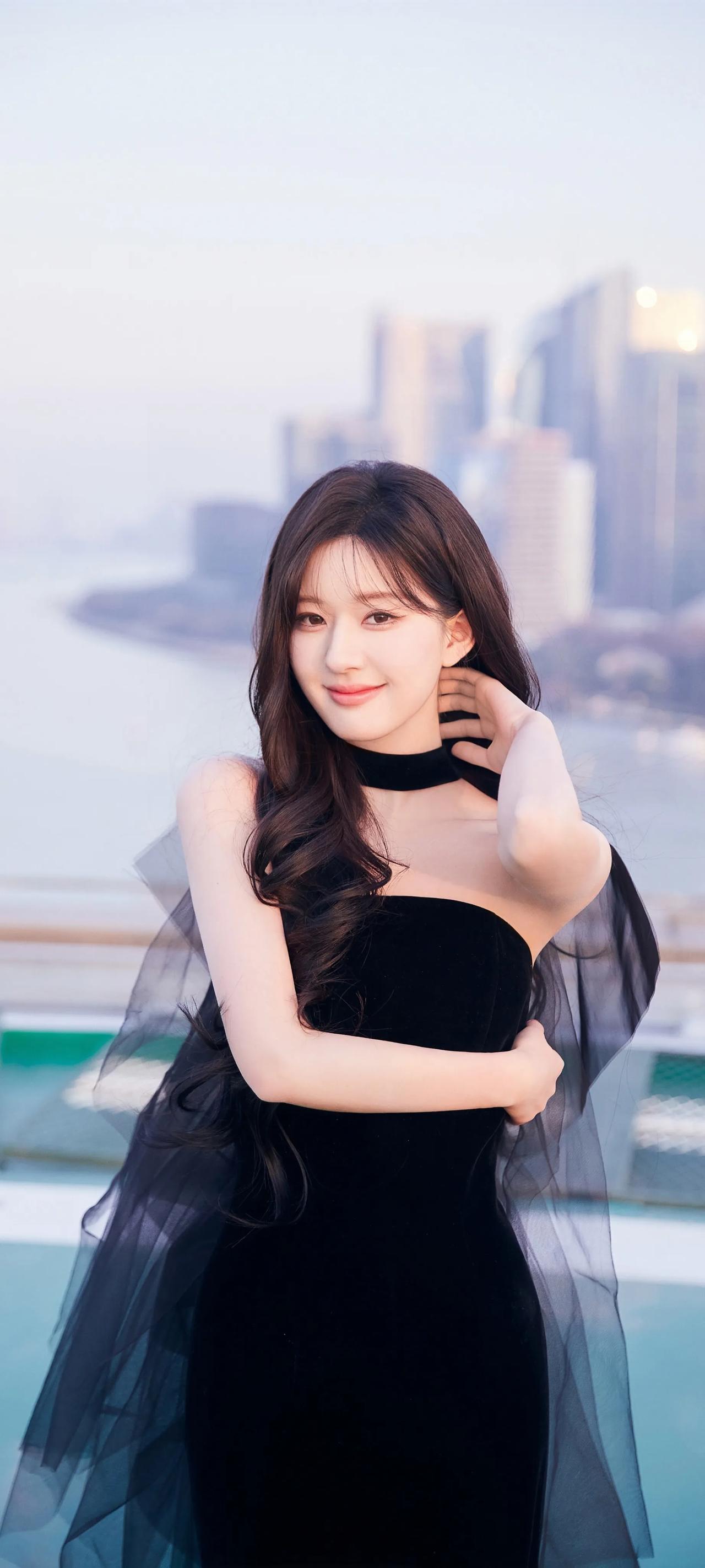 赵露思高清壁纸，黑色抹胸纱裙宛