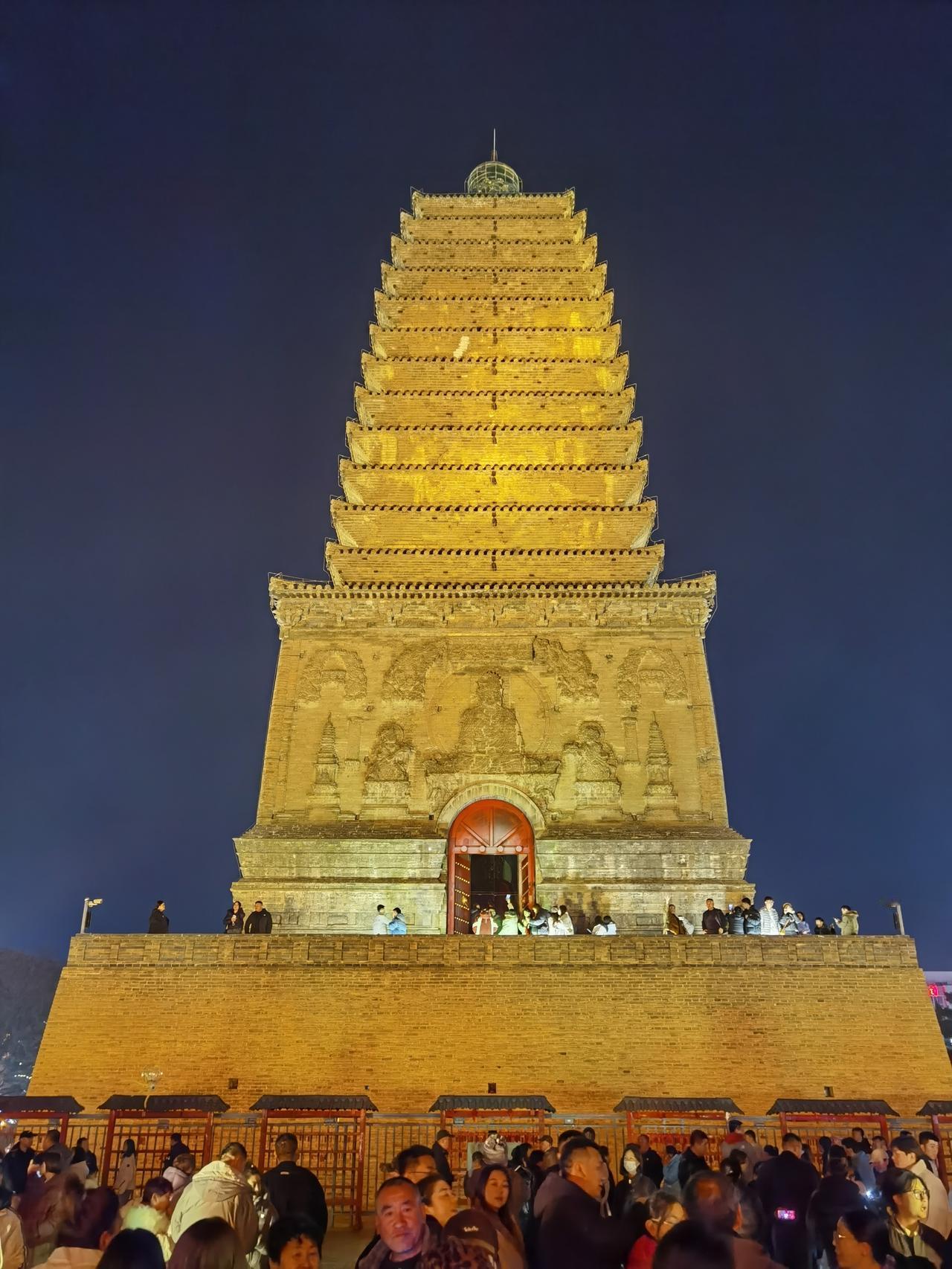 中国辽塔最多的城市在朝阳，朝阳最著名的辽塔是北塔。

北塔为啥有名呢，是因为：