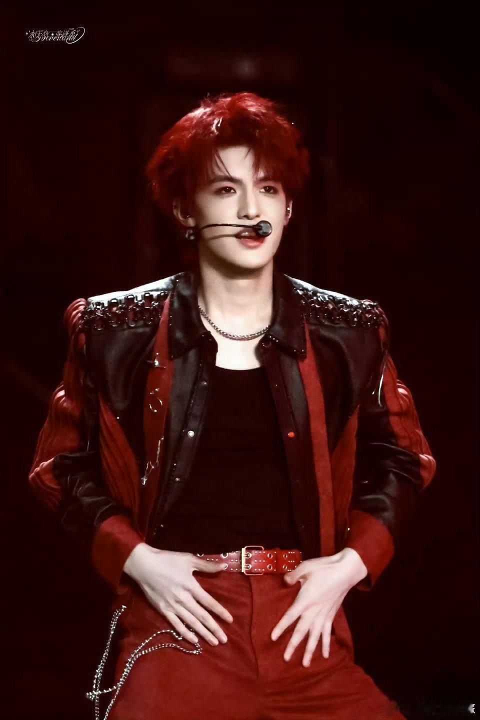 张泽禹脑子借我考资料分析吧谁能拒绝可可爱爱还呆萌的张泽禹！表面软萌实则头脑超清晰