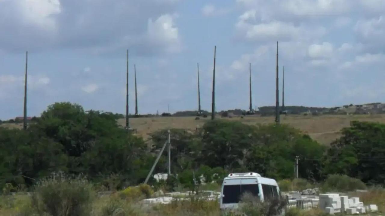 伊朗在应对美以打击手段时存在系统性短板，主要体现在技术代差，体系协同和情报对抗这