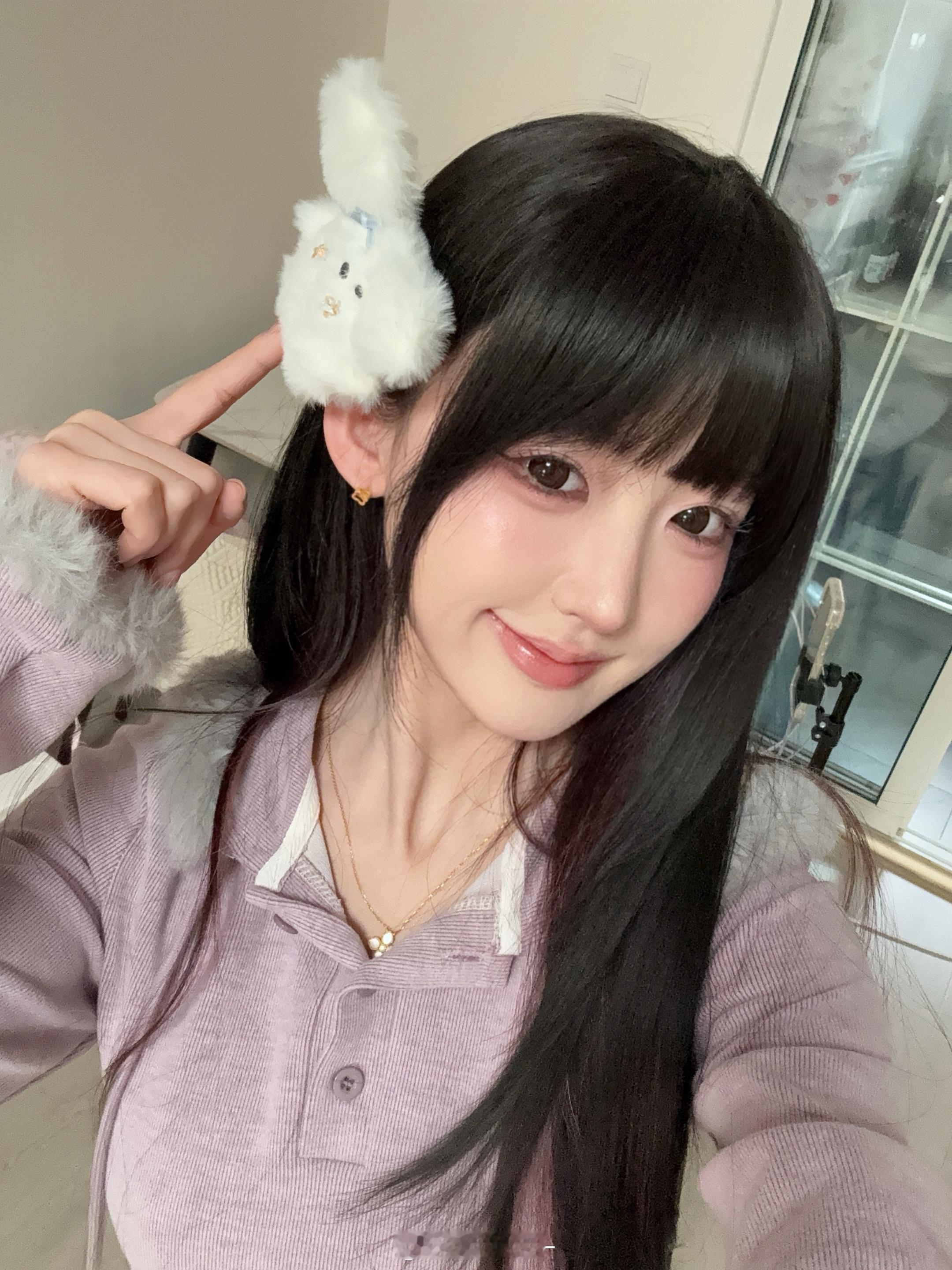 平安夜快乐～！[抱一抱][抱一抱][抱一抱]纠结要不要出去人挤人！！ 