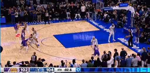 致命一击！肯纳德致命三分绝杀魔术！
在今天NBA常规赛湖人对阵魔术的第四节比赛最