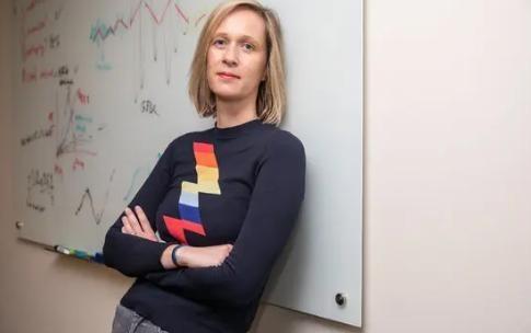 美国刚把4名宇航员送上天创了人类最远飞行纪录，转头就被自家前员工扒得不剩，NAS