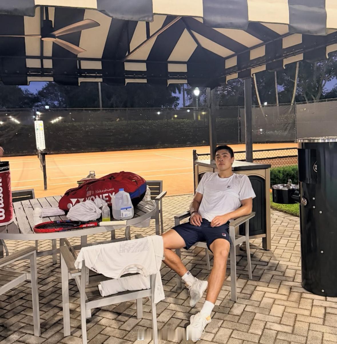 中岛布兰登的面部线条感比从前明显好多atpboys