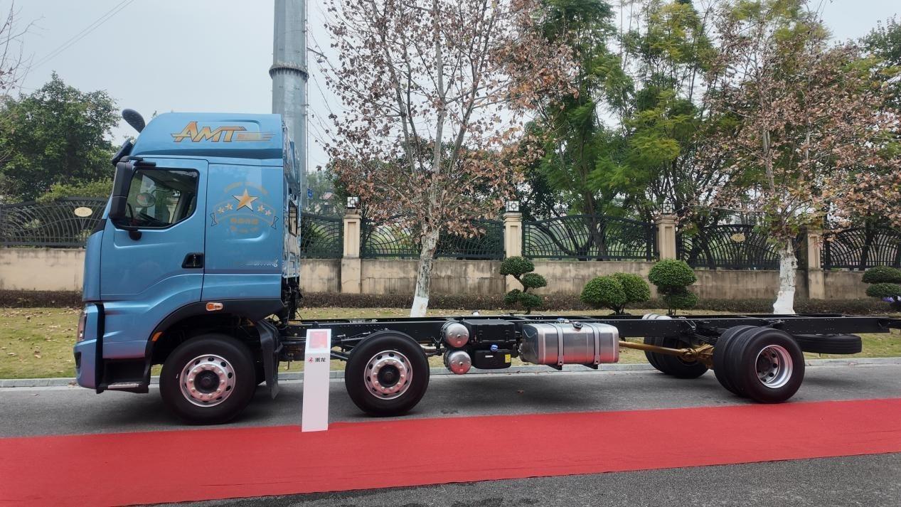 6.8吨轻量化+年省1.4万！拉货首选乘龙H7 Pro 6×2载货车！该车采用了