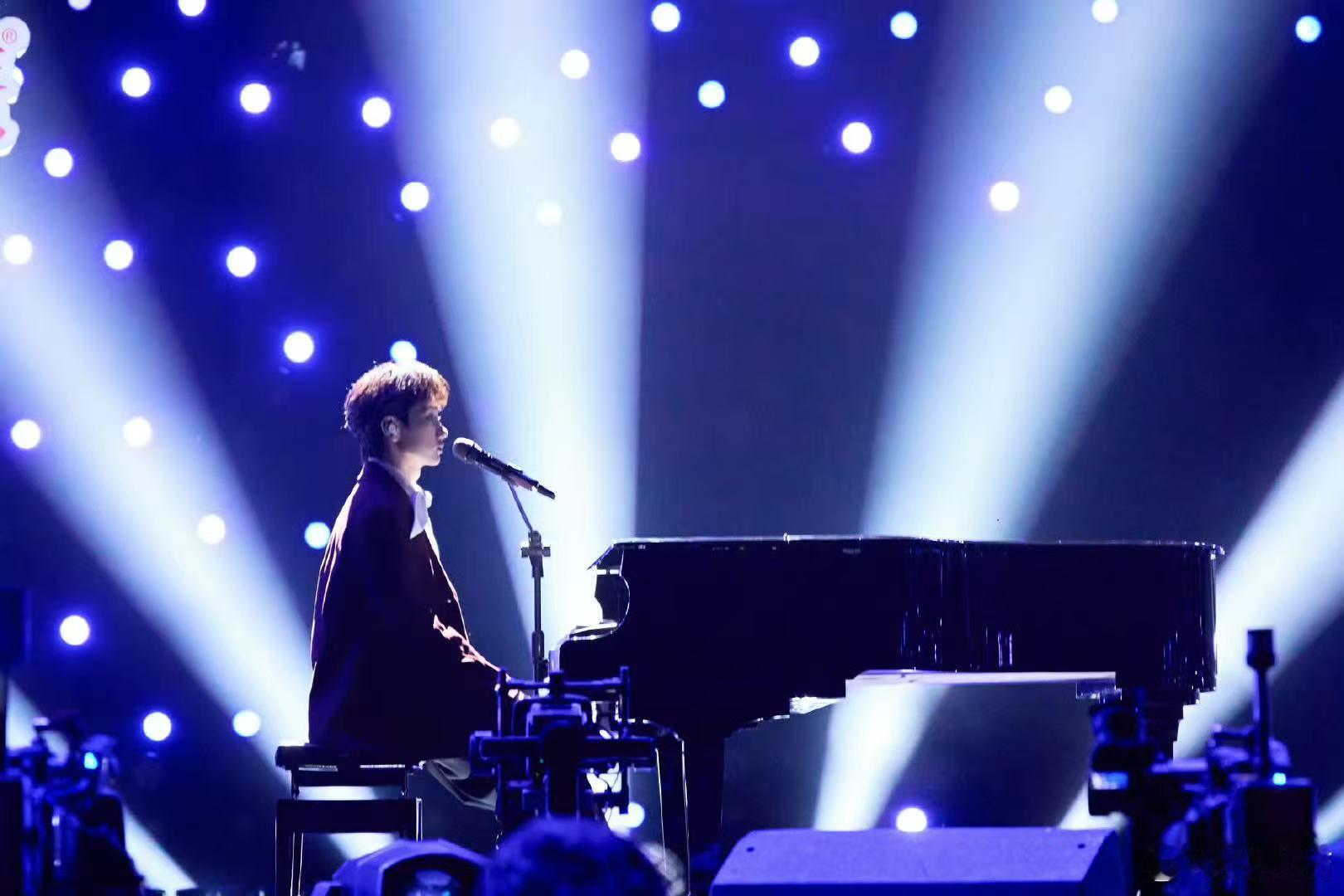 汪苏泷神级间奏晴 单曲循环预定！吟唱温柔到骨子里，间奏一响瞬间破防，太戳心了 