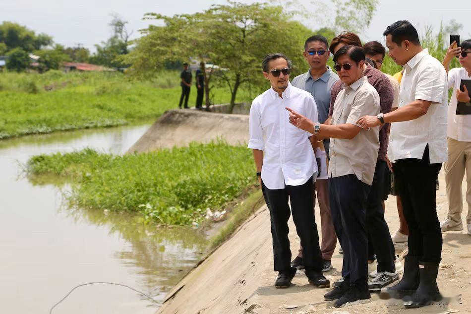 从菲律宾总统7月28日在国情咨文讲话中命令相关机构调查该国数十亿比索的防洪项目，