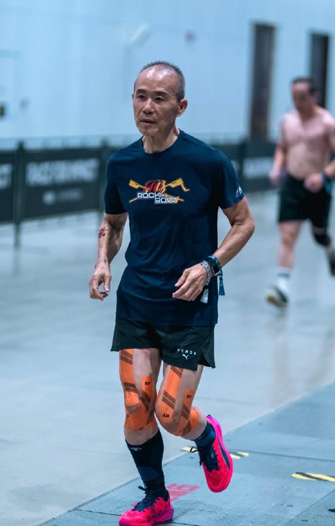 我敢说王石是全网最傻的人，
但凡他聪明一点，
该吃吃、该喝喝、该玩玩、懒一点点，