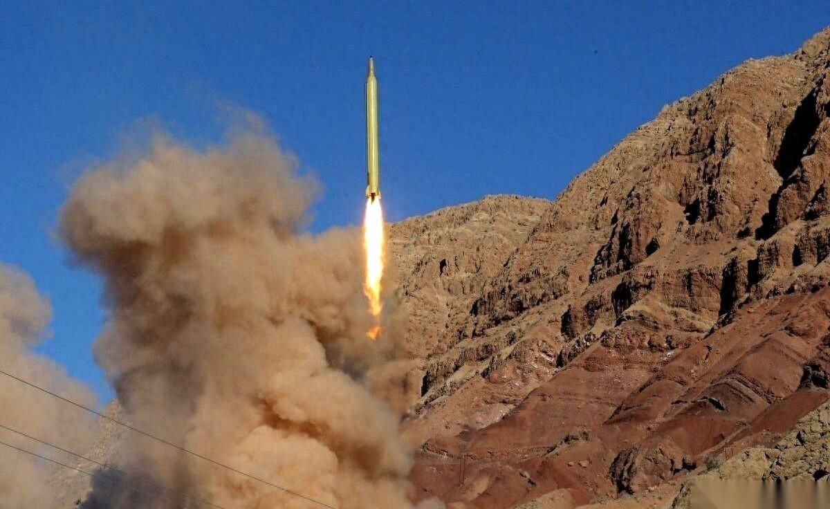 三艘巨大的油轮，一夜之间在海上变成了废铁。
五角大楼这回连装都不装了，直接下死手