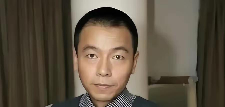 王挺在海口当了七年刑警，1993年立过个人三等功。1999年他递了辞职报告。理由