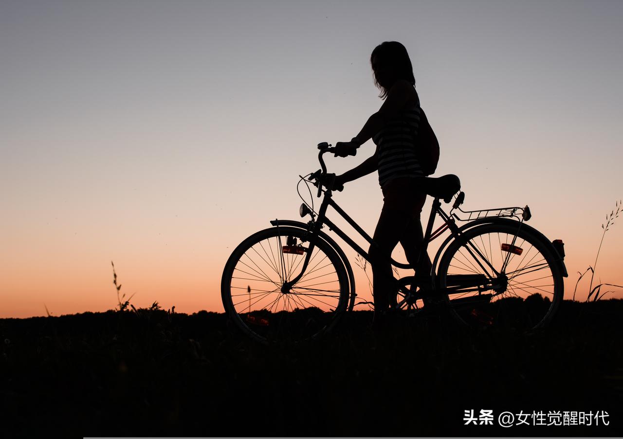 走亲戚的老规矩，
条条都是人情世故！
不懂容易得罪人！


第一
走亲戚不能空手