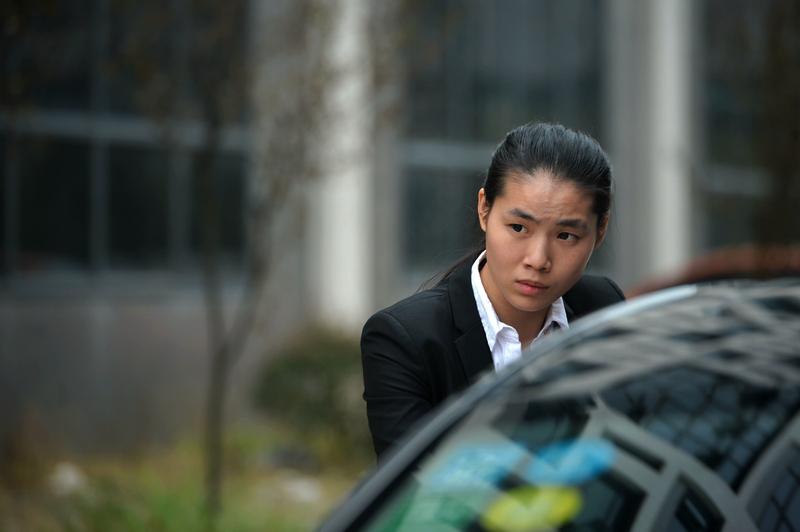 开封男子抓包妻子8个暧昧对象，哭求原谅：我错了，不该看她手机

河南开封的张先生