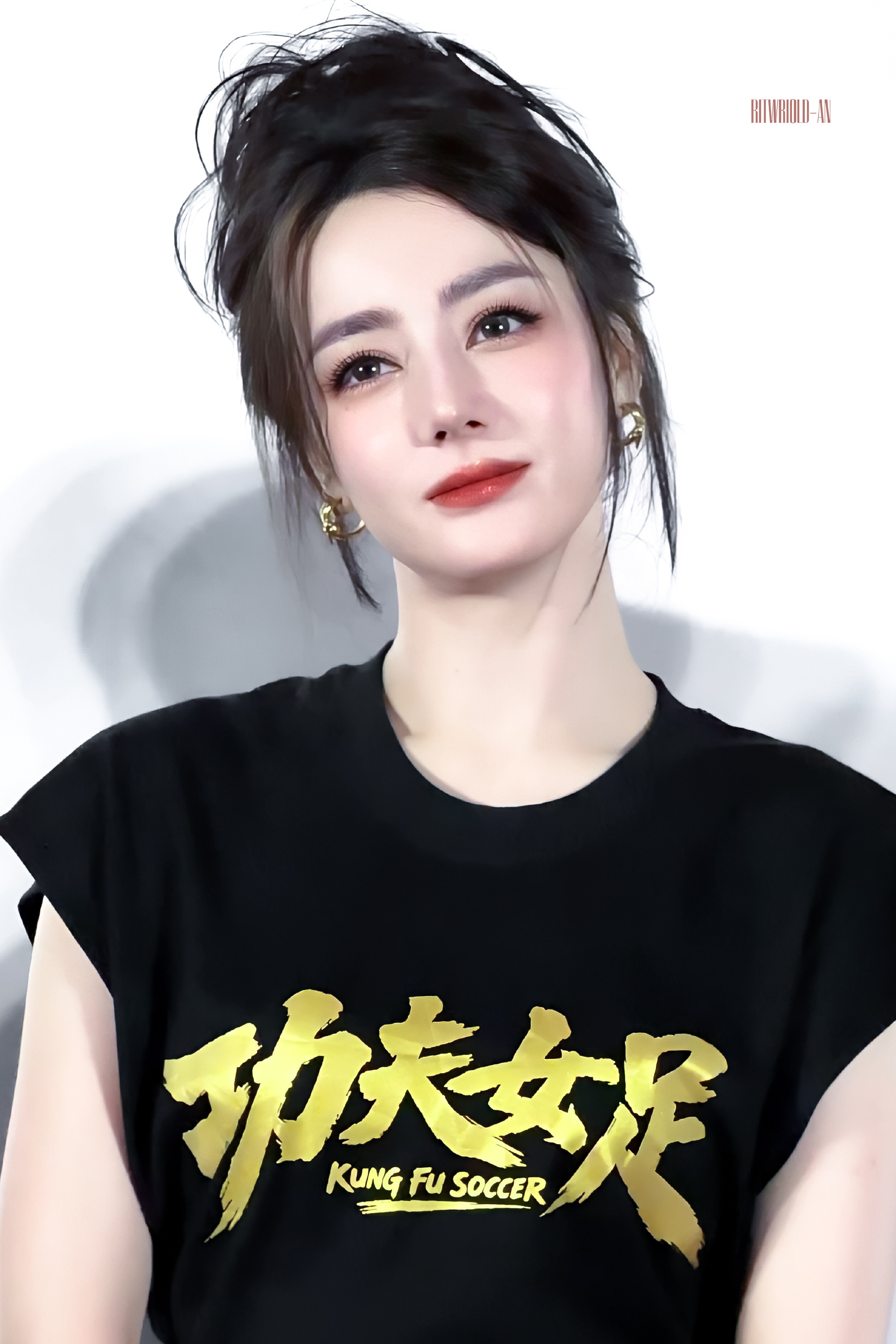 迪丽热巴聂九罗  dlrb 迪丽热巴枭起青壤“她孤身一个人来到娱乐圈杀出自己的路