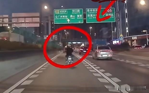 最近有私家车的行车记录仪又拍摄到了广州的电鸡在道路上行驶发生的危险的一幕。只见前