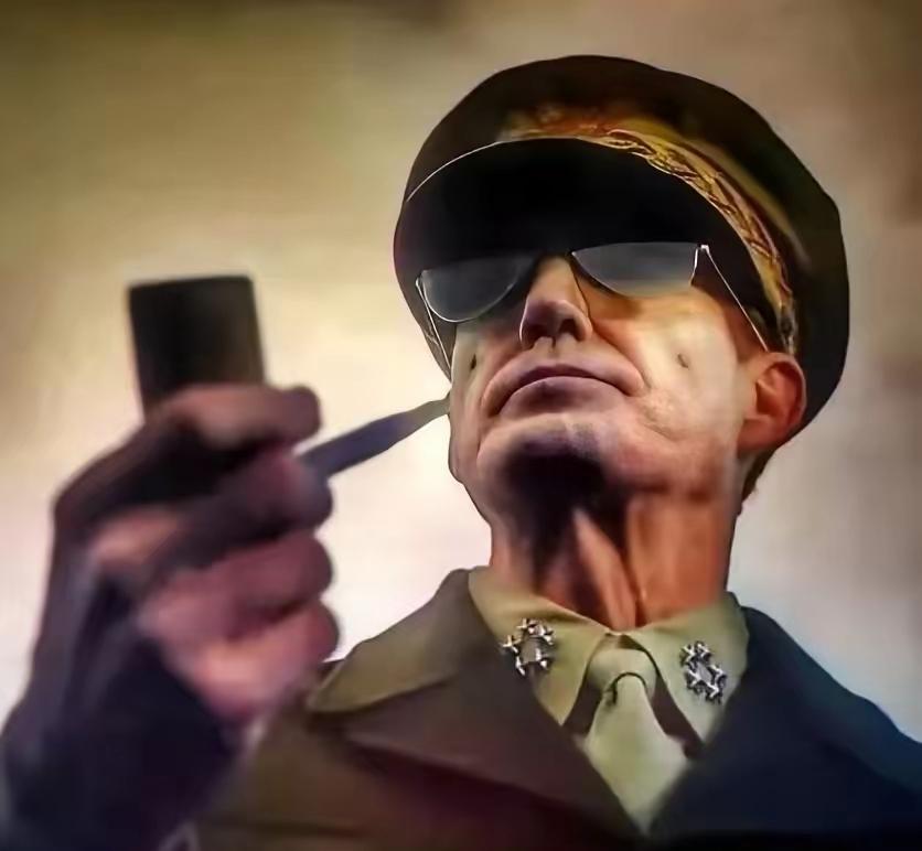 1962年，年过八旬的麦克阿瑟突然听到了一个让人震惊的消息：印度跟中国开战了，得