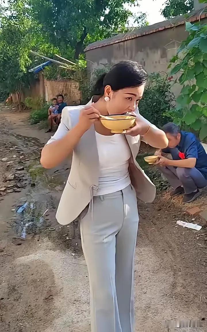 上联：随乡入俗一锅炖；
下联：？？？