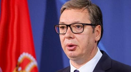 塞尔维亚这个局势确实很不好搞，武契奇已经看明白了，北约很有可能趁全球局势紧张的特