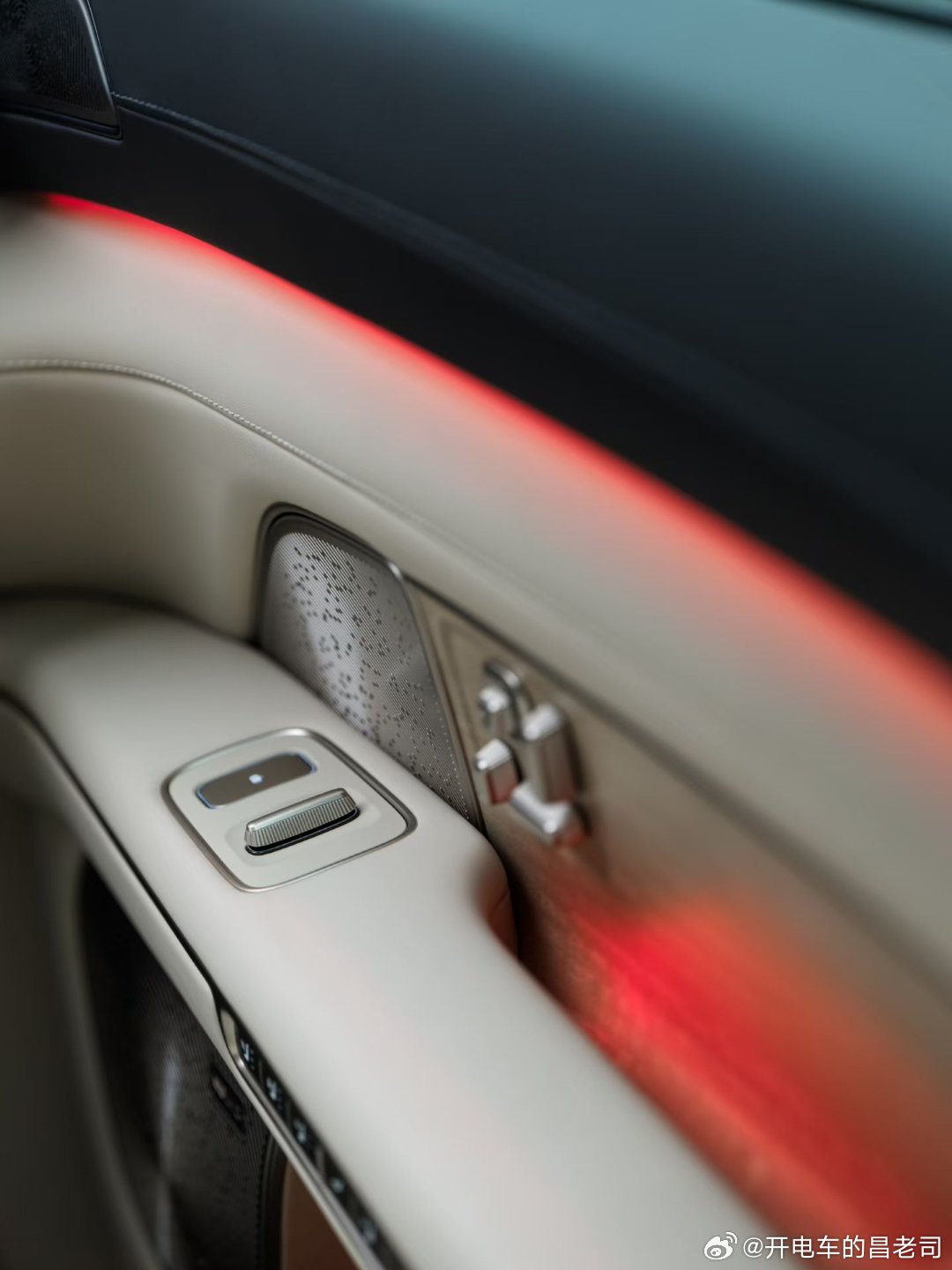 如果ES9有白色内饰，我应该会选只会比这个更精致更豪华蔚来es9