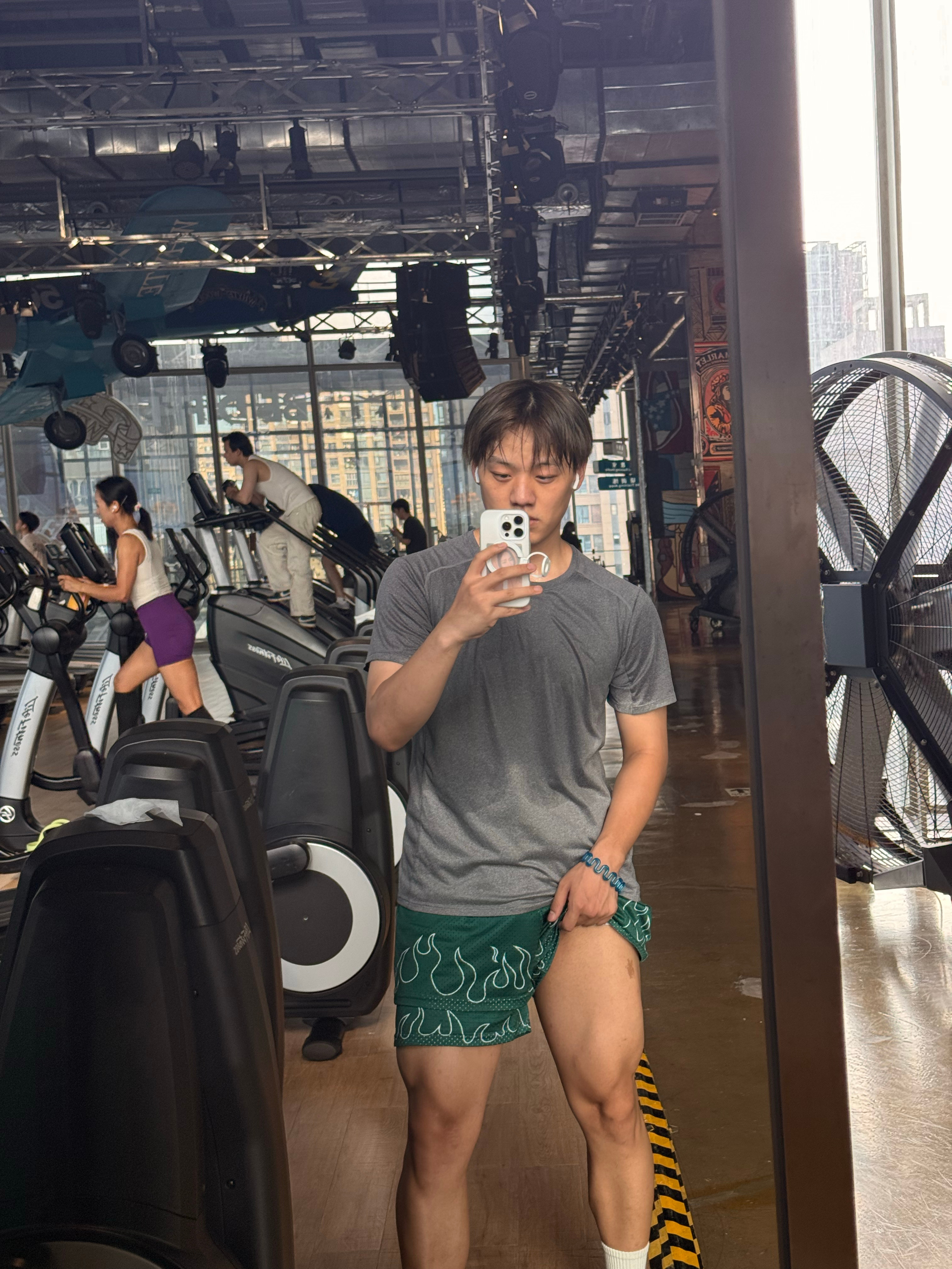 长腿毛以来腿毛最少的一次 