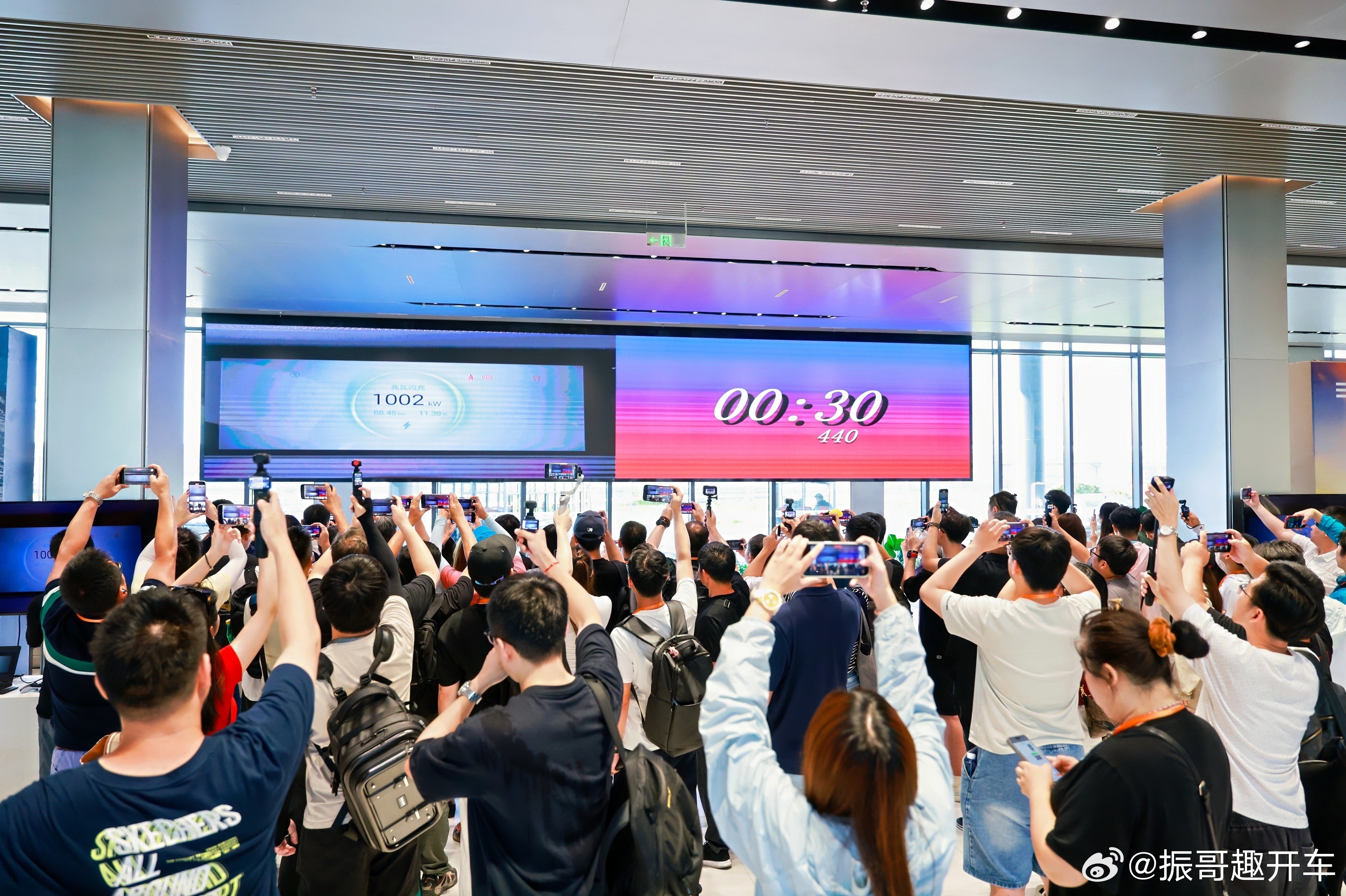 百万强汉一路朝前，汉L零百2.7s性能超强，潮改惊艳登场7月3日，“百万强汉 一