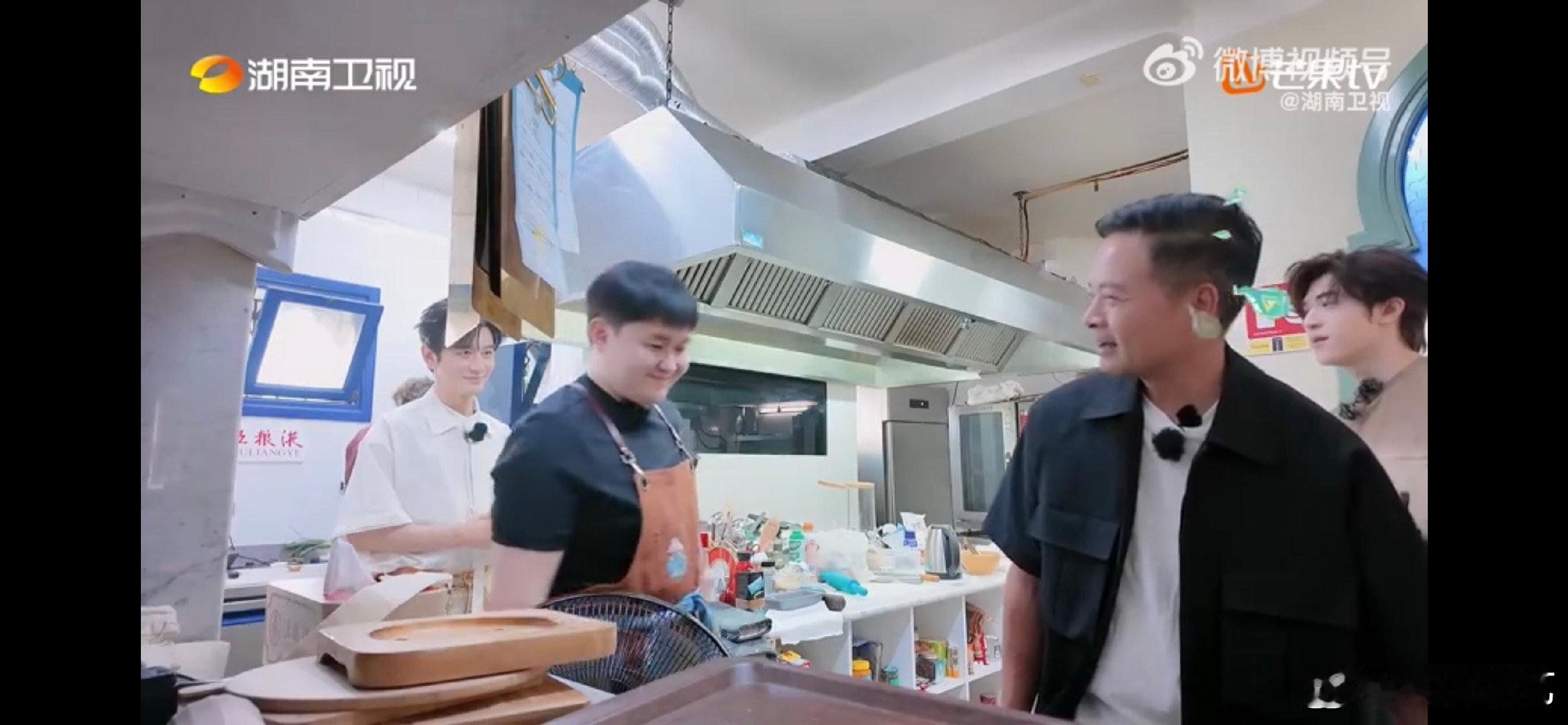 黄晓明[超话]黄晓明情绪价值张口就来中餐厅名场面中餐厅 晓明哥的情绪价值张口就来
