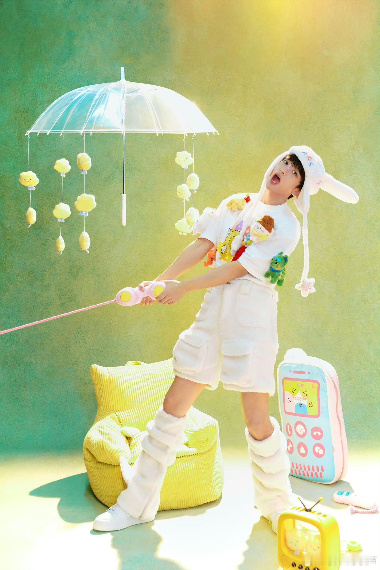 被黄子弘凡《烂歌》舞台狠狠治愈！小太阳般眼里带光、笑容感染力爆棚，清亮嗓音裹着明