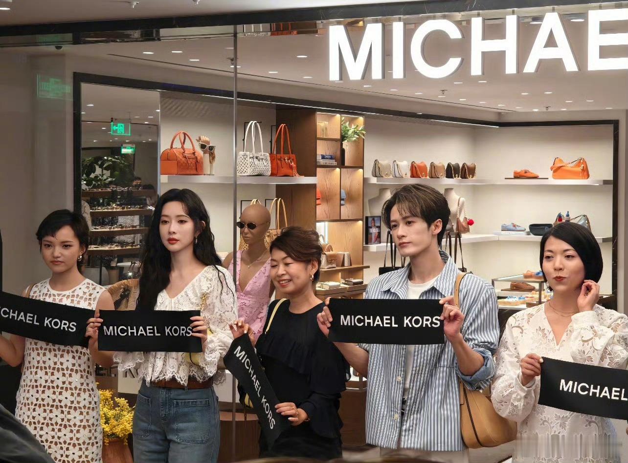 檀健次孟子义朱珠同框 檀健次孟子义朱珠活动同框，大家状态好好