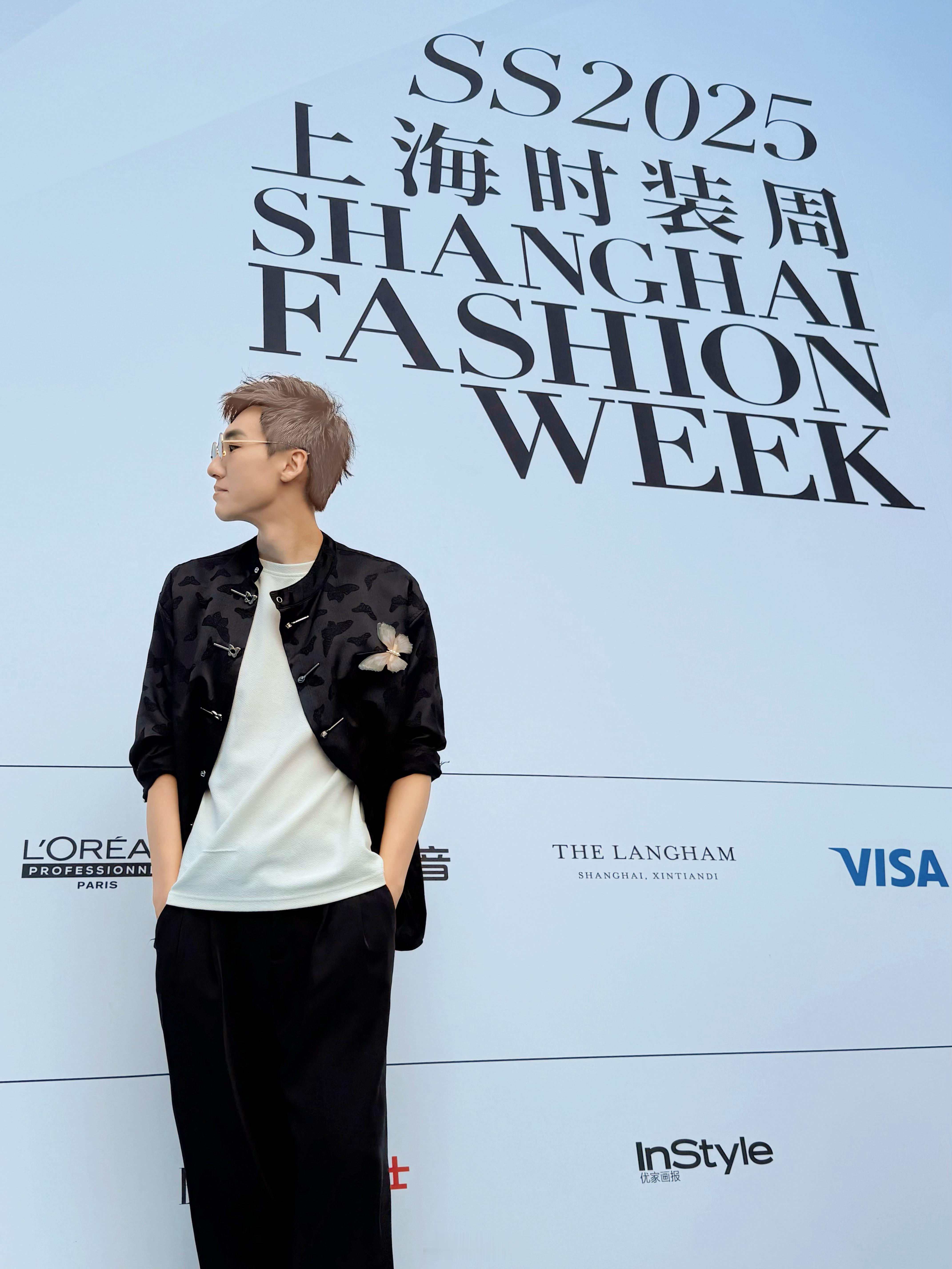 受邀参加2025上海时装周，新中式低调华丽， 我今天主打一个暗黑蝴蝶系🦋随着越