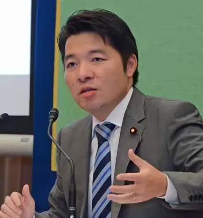 即将来华访问的日本众议员伊佐进一8月19日对外说明，现在中日关系已经落到1972