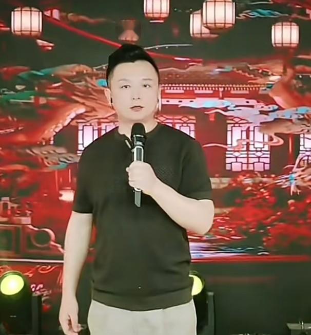 有网友评论称曾经的九姣组合令人唏嘘不已。
九哥表示这不过是个简单的感慨，哪算得上