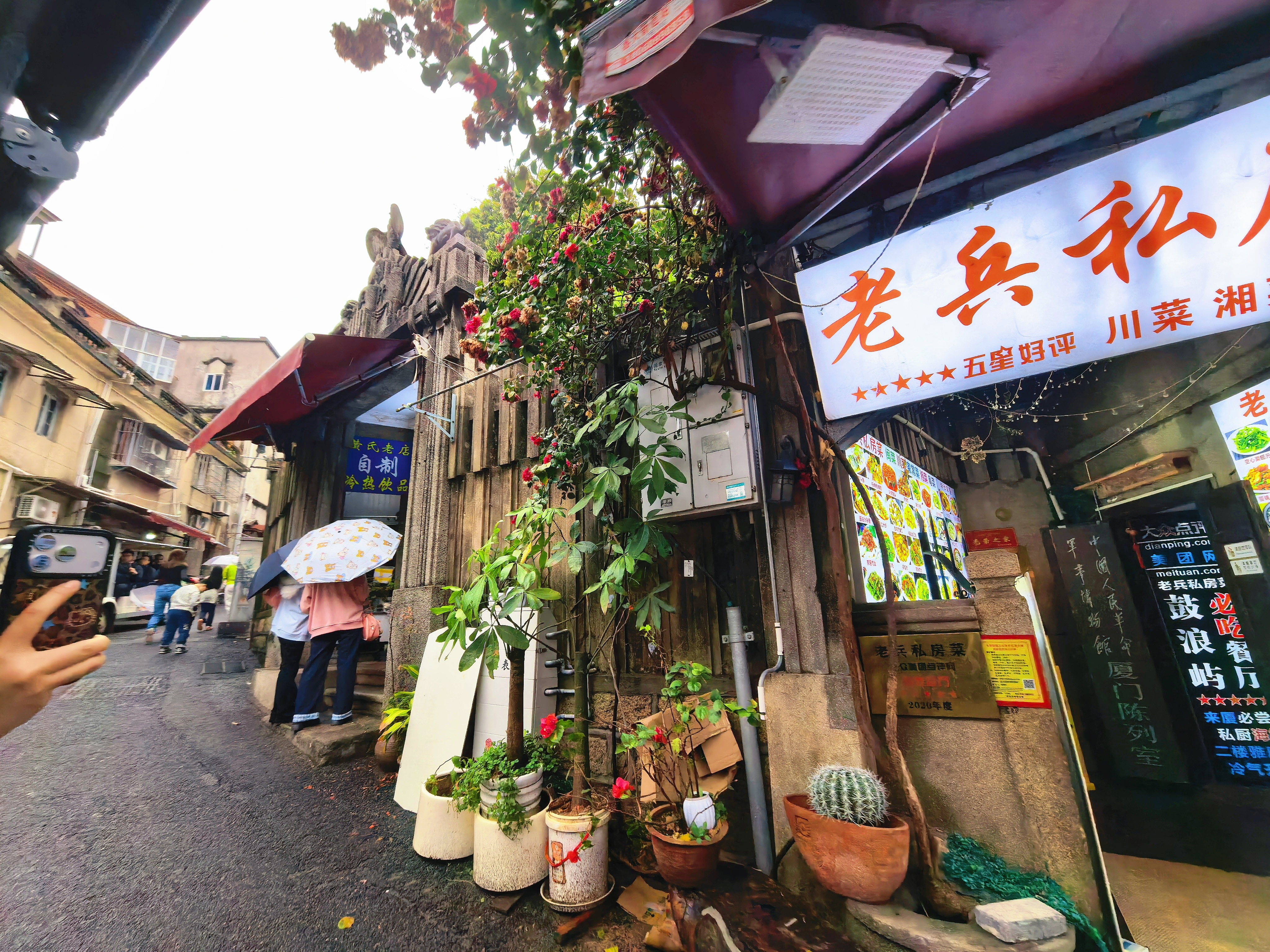 感知幸福中国福建行 今天踏上鼓浪屿，穿行在1.88平方公里的小岛，看到的每一处老