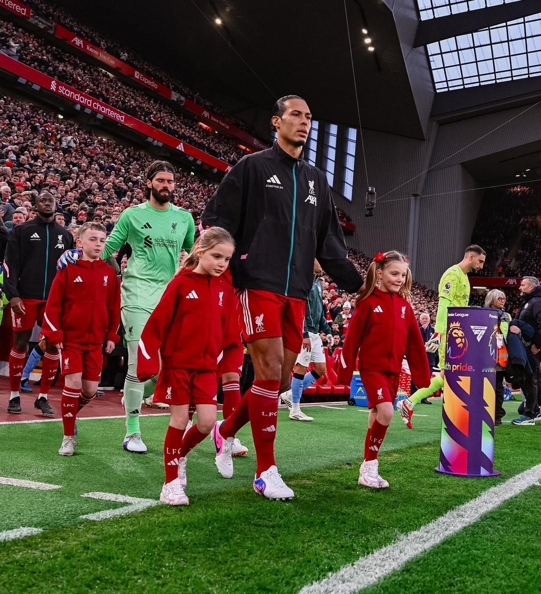 Stepping out at Anfield ✨利物浦vs曼城