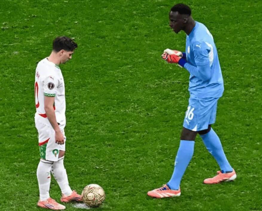 在昨晚帮助塞内加尔队拿到非洲杯冠军后，塞内加尔门将门迪回应了外界关于摩洛哥球员卜