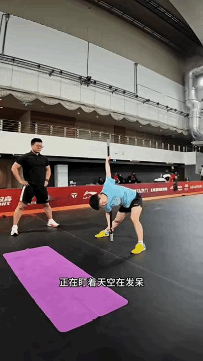 翔哥vlog里的莎莎！宝宝笑起来好可爱场上跟场下真的差别好大，萌萌的。私下里的她