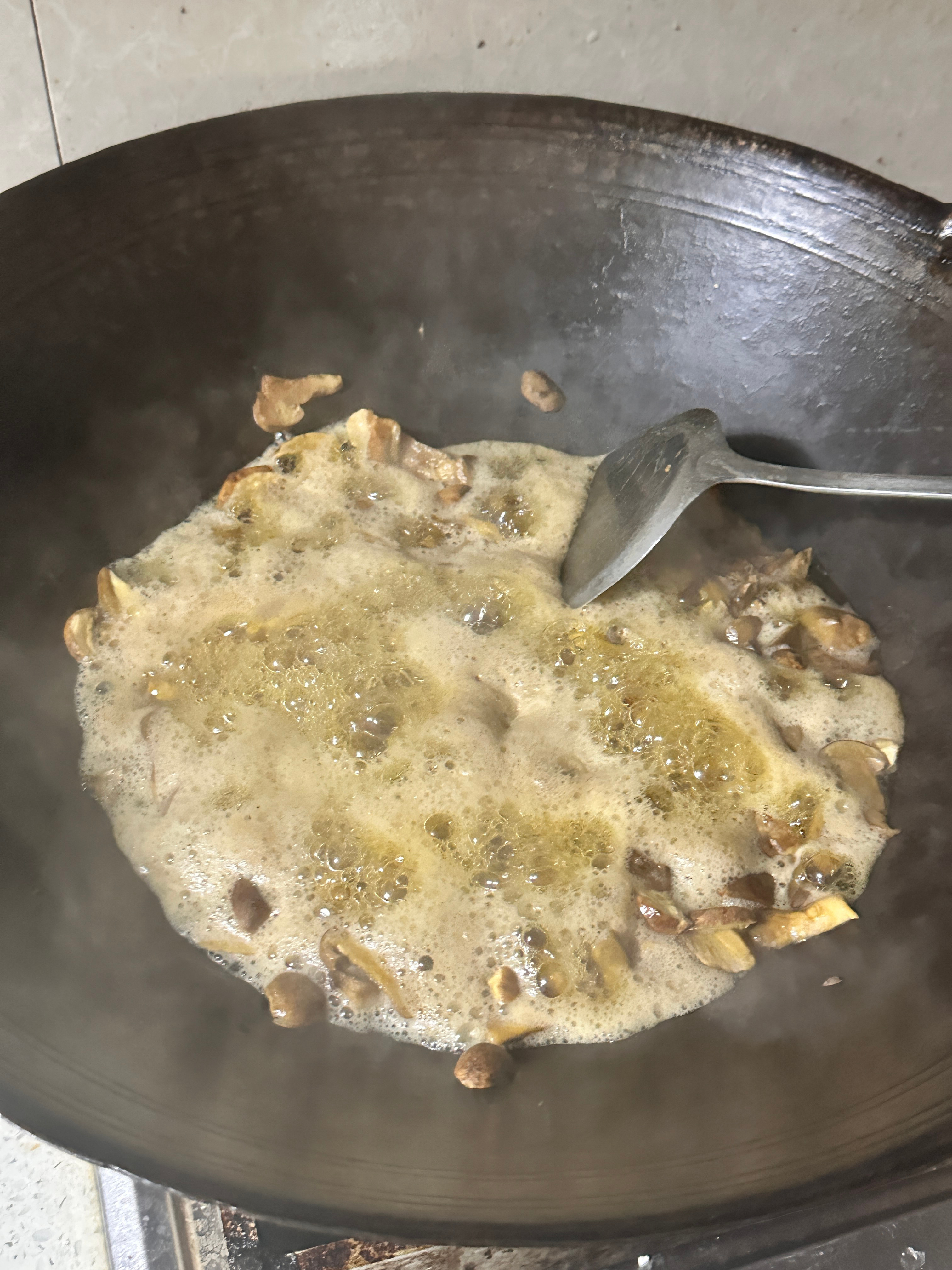 残忍杀害云南小蘑菇🍄🟫中 