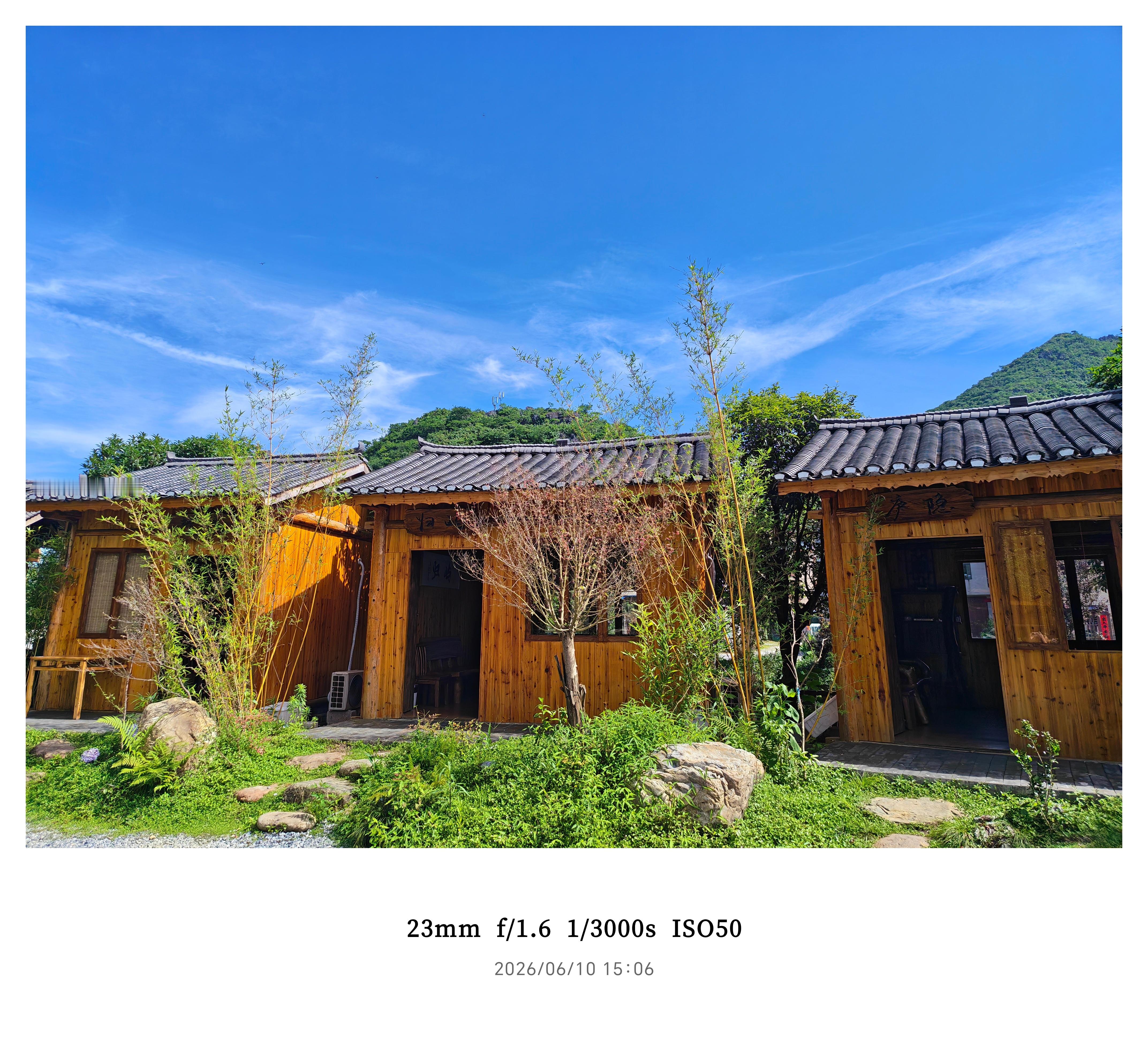 北京上空飘浮巨型棉花糖哈哈，碰到这类天气是真心舒服，我是最喜欢的大晴天，但若是碰