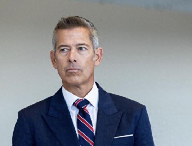 快讯！快讯！。
 
美国交通部长肖恩·达菲突然宣布了一个可能启用的预案：一旦航空