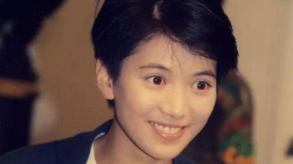 你知道吗？袁咏仪1990年拿下的香港小姐冠军头衔，时隔三十多年，含金量还在一路往