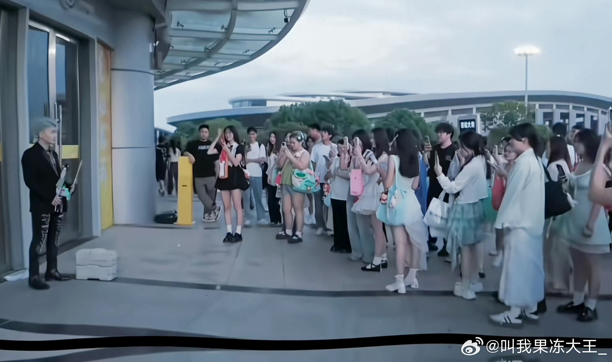 那个王扁为了蹭王源流量都到南昌来了…这年头模仿者只剩黑了吗，那还不如禁所有模仿者
