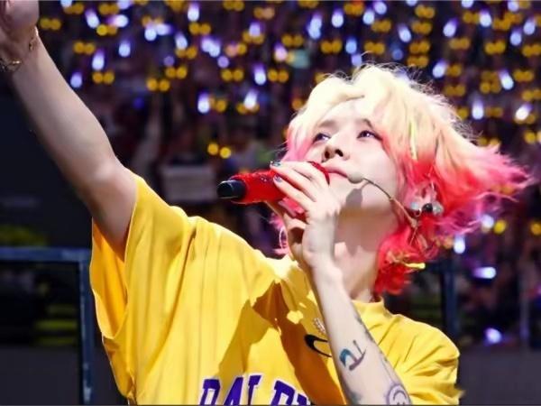 鹿晗 红包竟然在微 博上抢到了鹿晗的红包，今天是什么意思？为什么是今天？是有什么