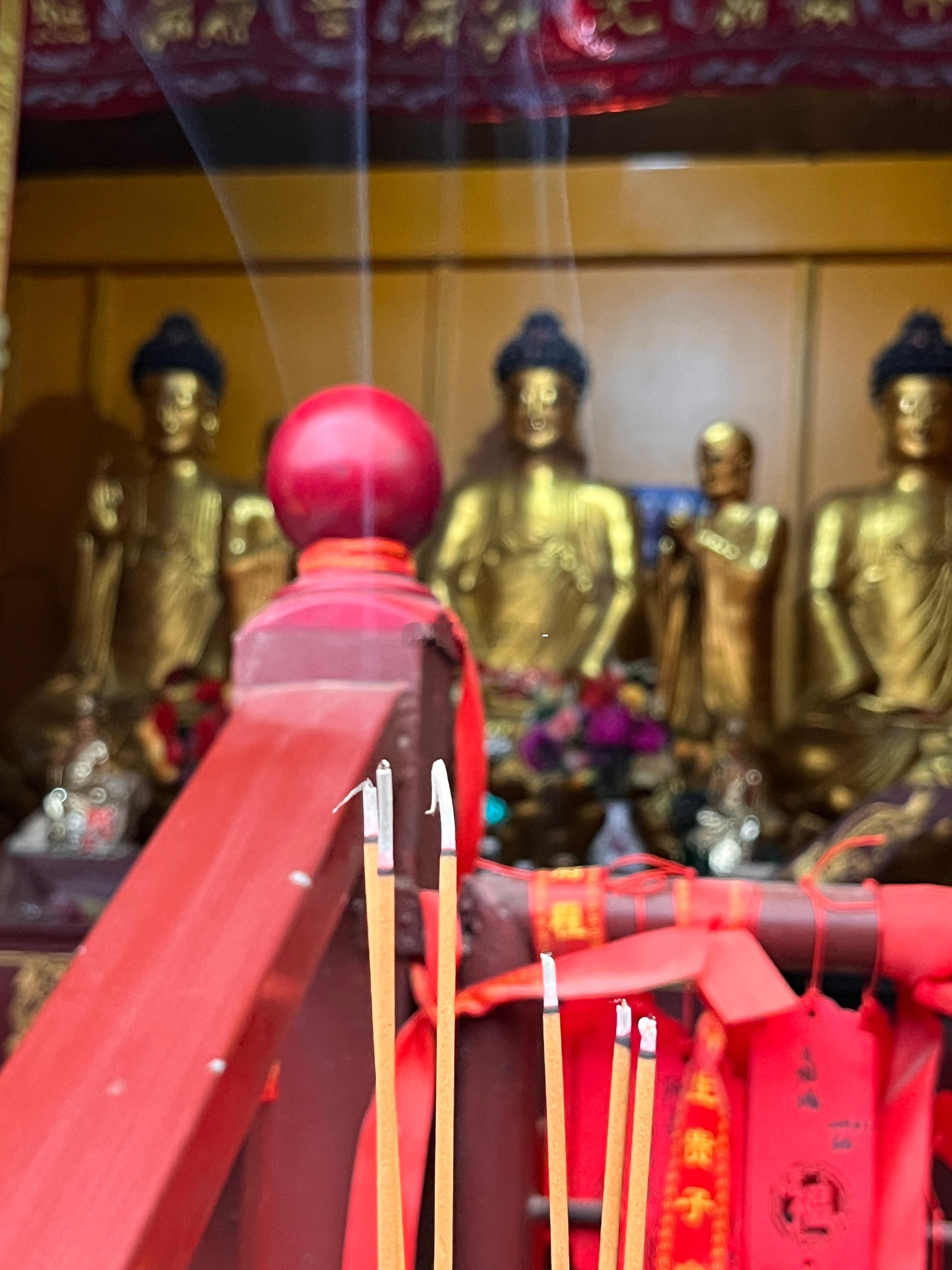 奶奶愿大家：云水禅心，平安喜乐；佛光普照，福寿绵长。奶奶帮大家祈福 好运连连