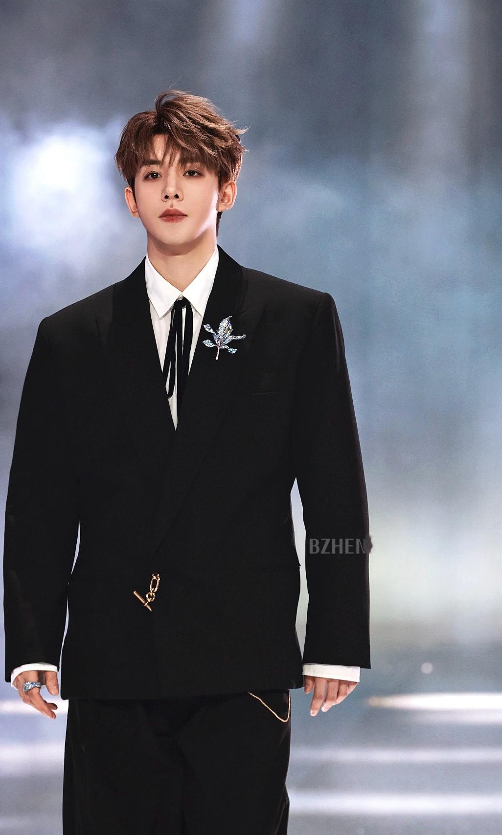 微博之夜·微博之夜星光揭幕·和邓为一起见证年度闪耀时刻 期待我们内娱现役法拉利 