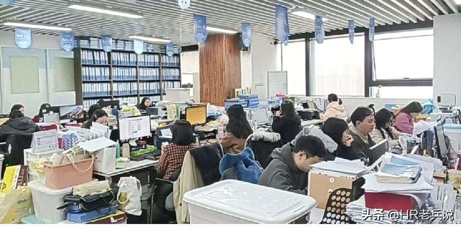 公司要招一个管理岗，要带团队的那种，所以在筛简历的时候，hr总监特别要求我们一定