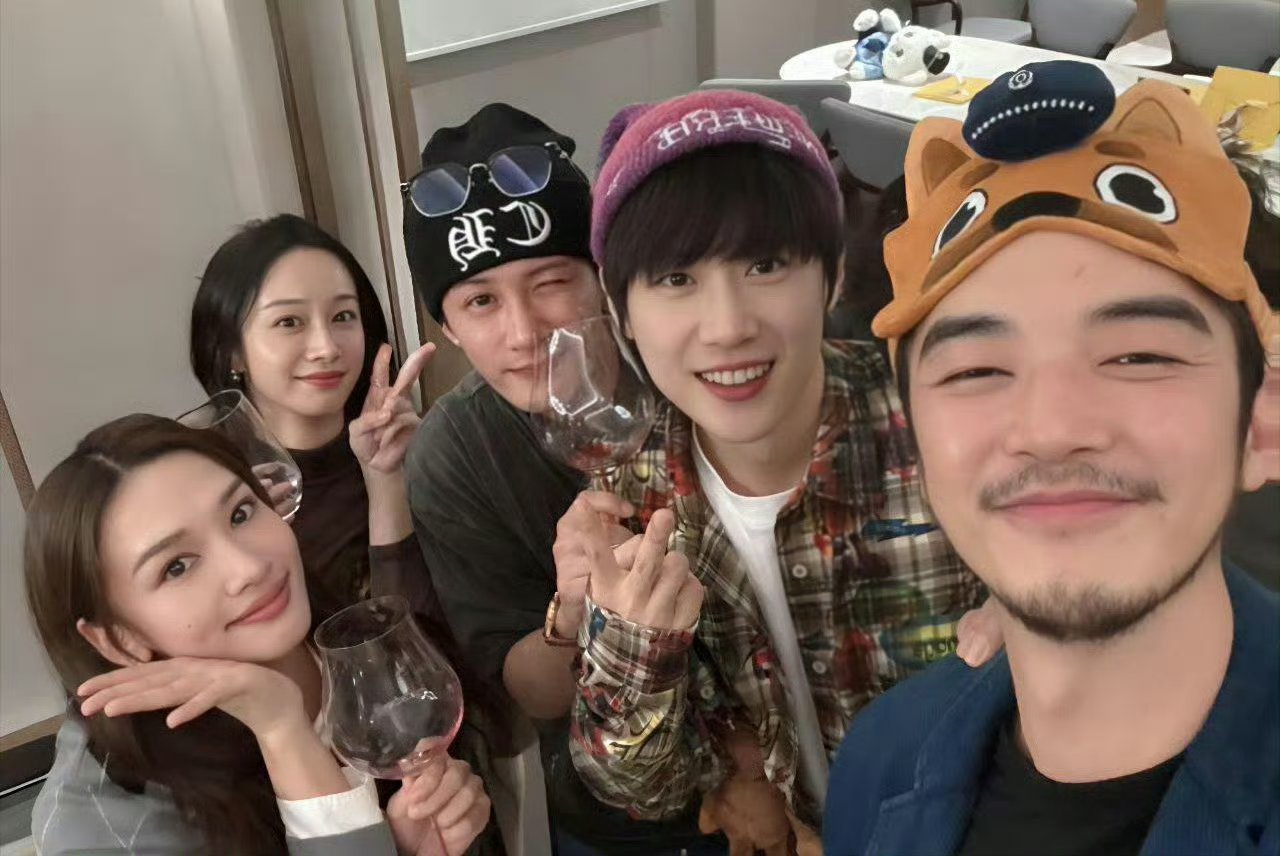 檀健次第一次参加自己的男主剧庆功宴 檀健次第一次参加自己的男主剧庆功宴，猎罪图鉴