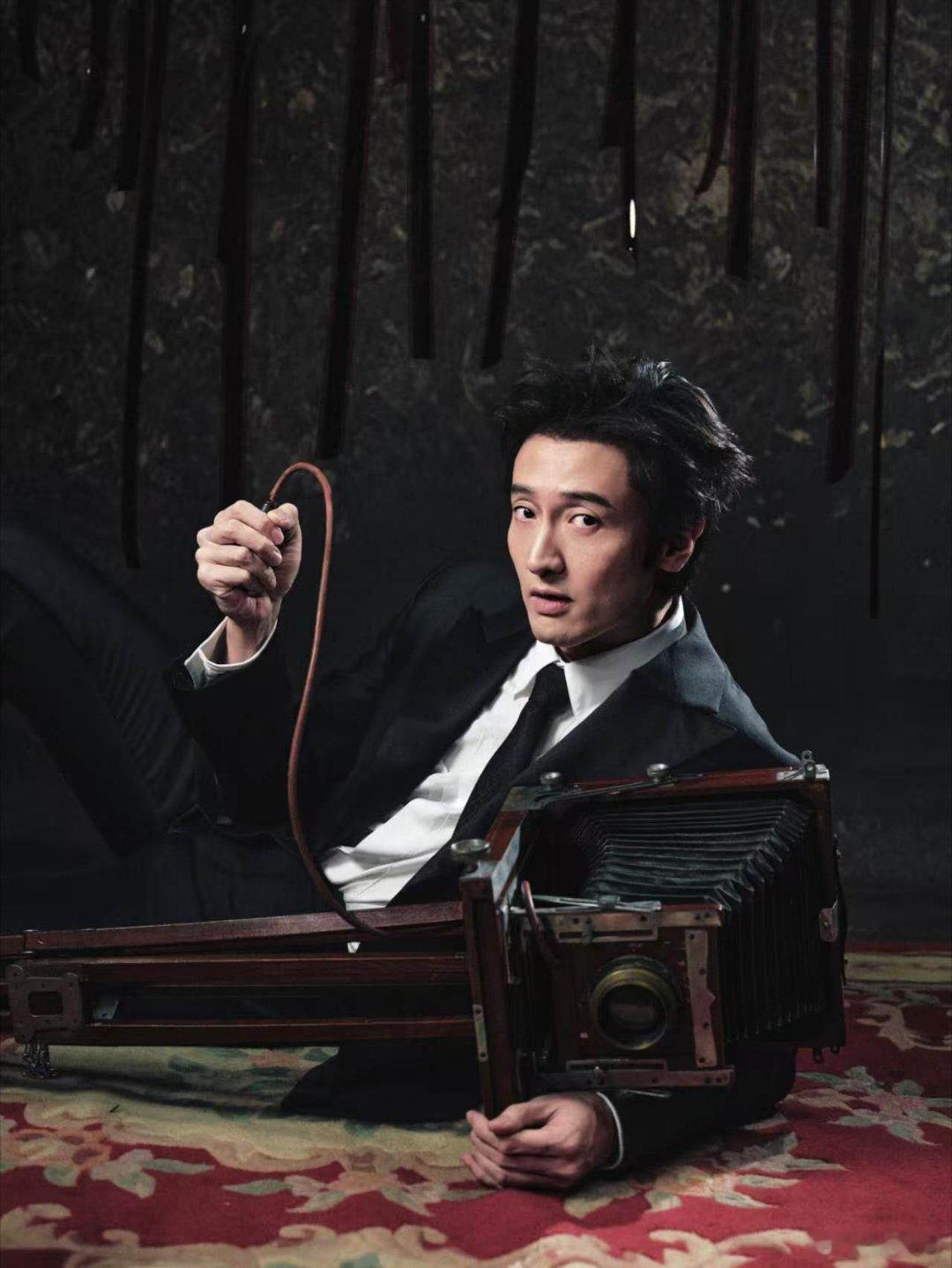 王传君老来得数据粉 惊喜发现王传君多了很多数据粉，待人温柔真诚，见到粉丝主动鞠躬